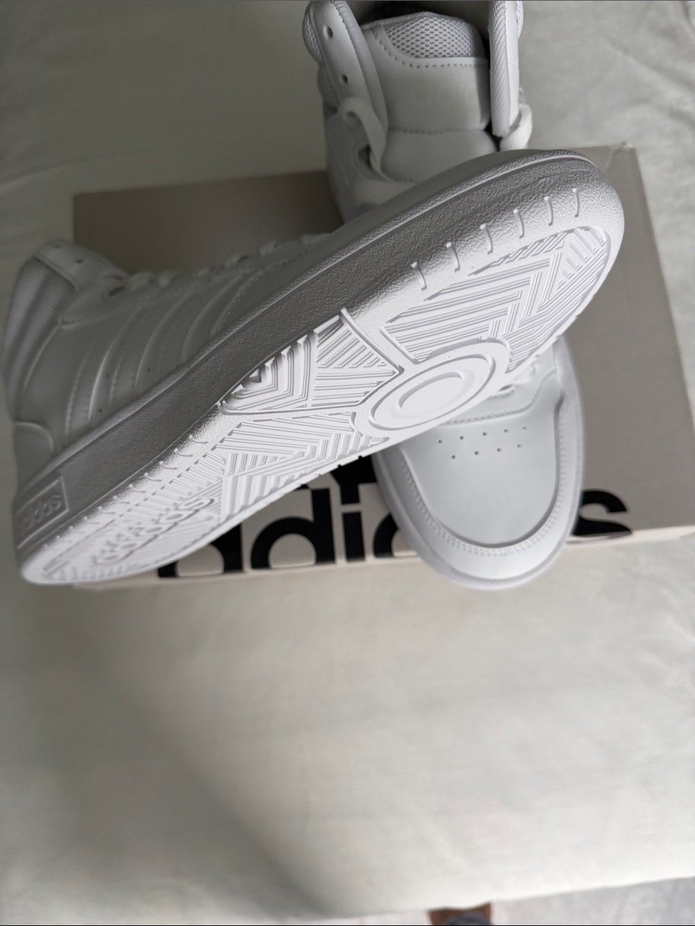 adidas HOOPS 3.0 MID
Womens White Size 7 1/2 - Picture 2 of 2